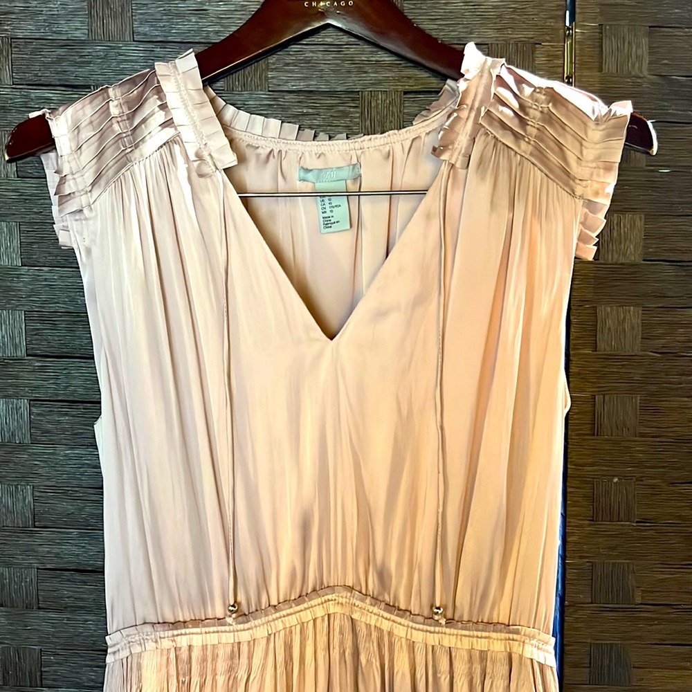 Pale Pink silky dress, perfect for the summer!